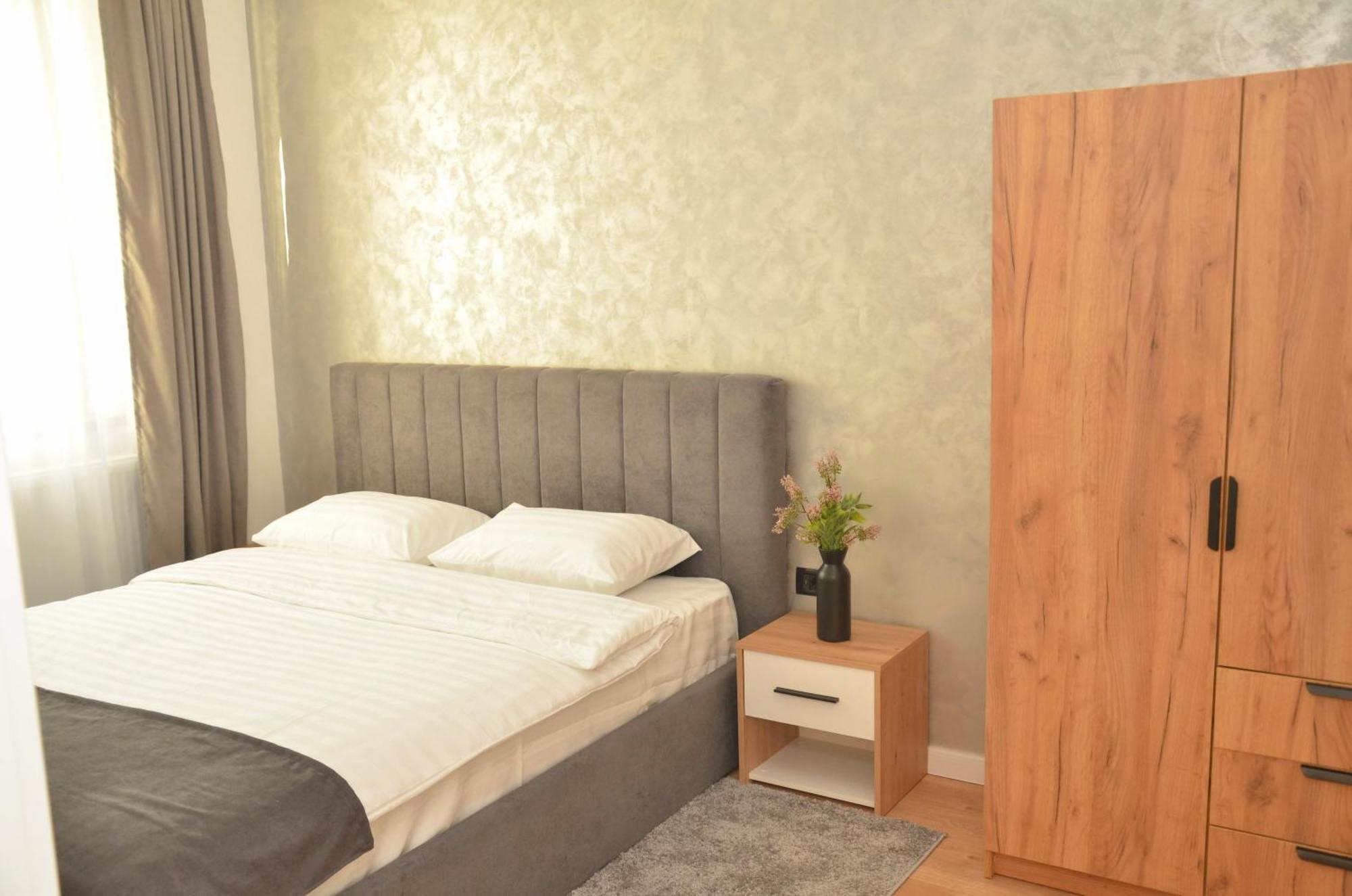 Forest Boutique Piteşti Exteriör bild